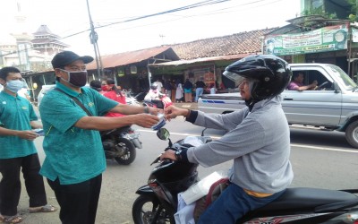 [2000 Masker dibagi YPI Aswaja MTS-MA Hasyim Asy'ari Bangsri]